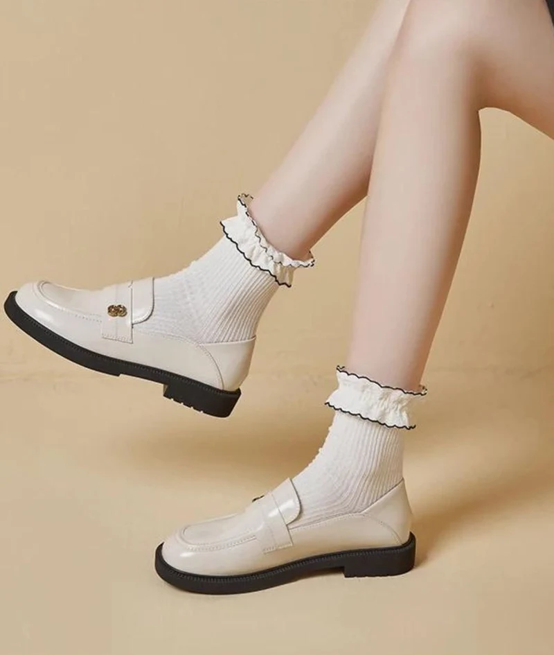 Mocassins Pour Femmes Aux Discrets Motifs Floraux