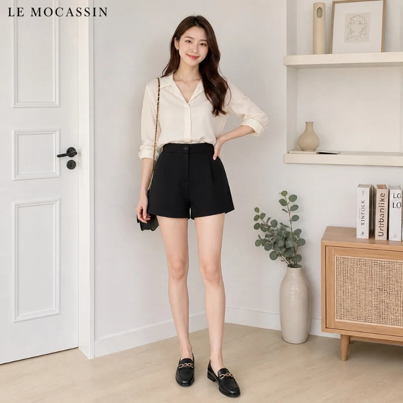 Mocassins Noirs À Semelle Épaisse Et Chaine Dorée Pour Femme