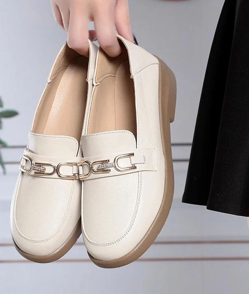 Mocassins Fins Avec Boucle En Métal Doré En Cuir Véritable