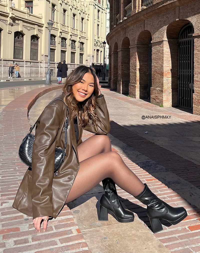 Bottines noires à talon et tige effet chaussette