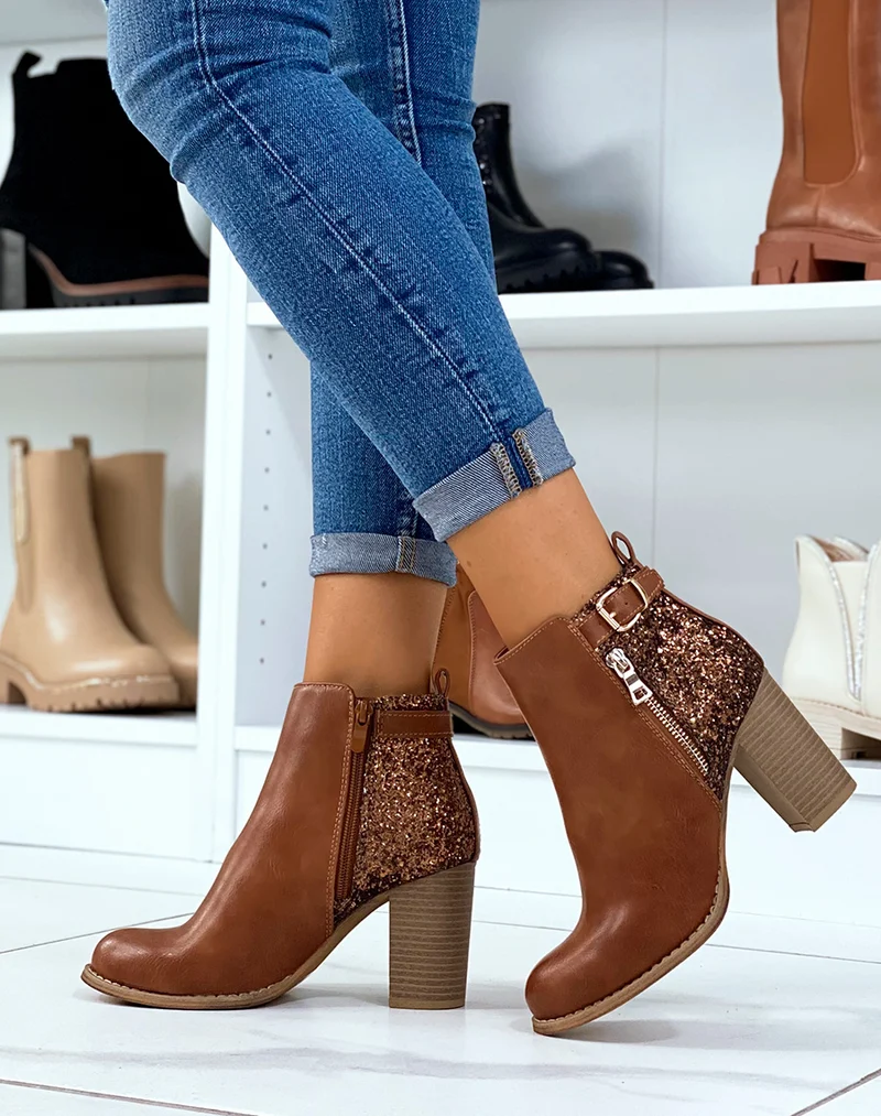 Bottines camel à talons pailletées avec sangle