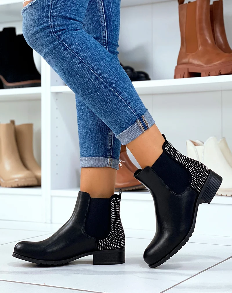 Bottines basses noires à clous