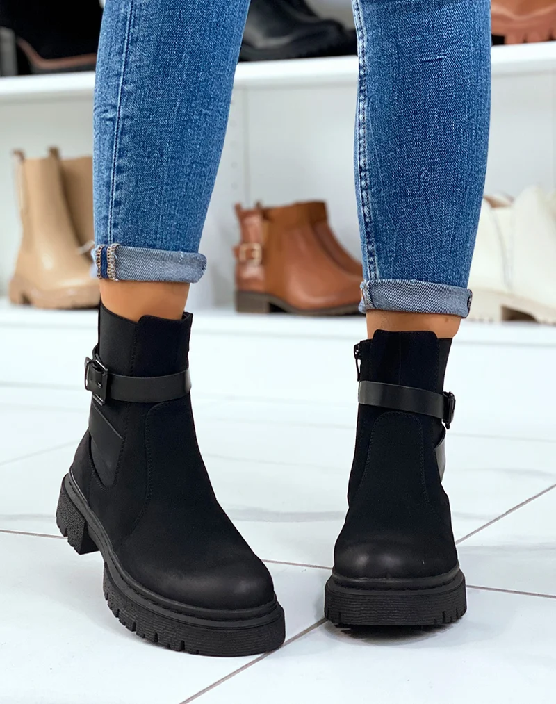 Bottines noir mat à détails en forme de boucles