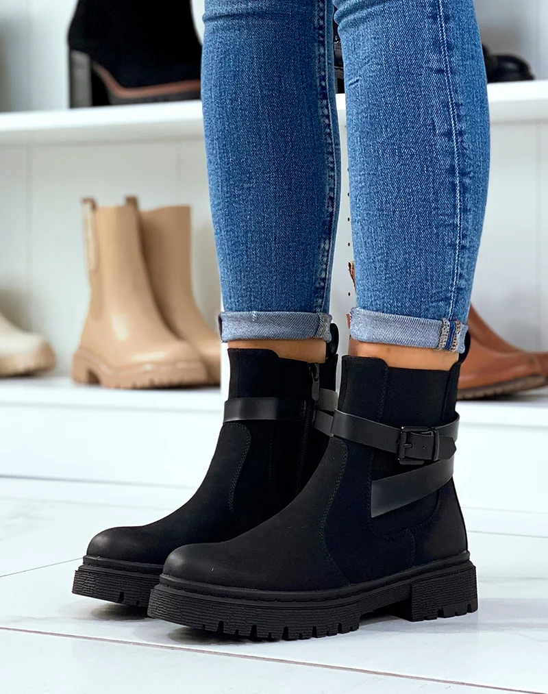 Bottines noir mat à détails en forme de boucles