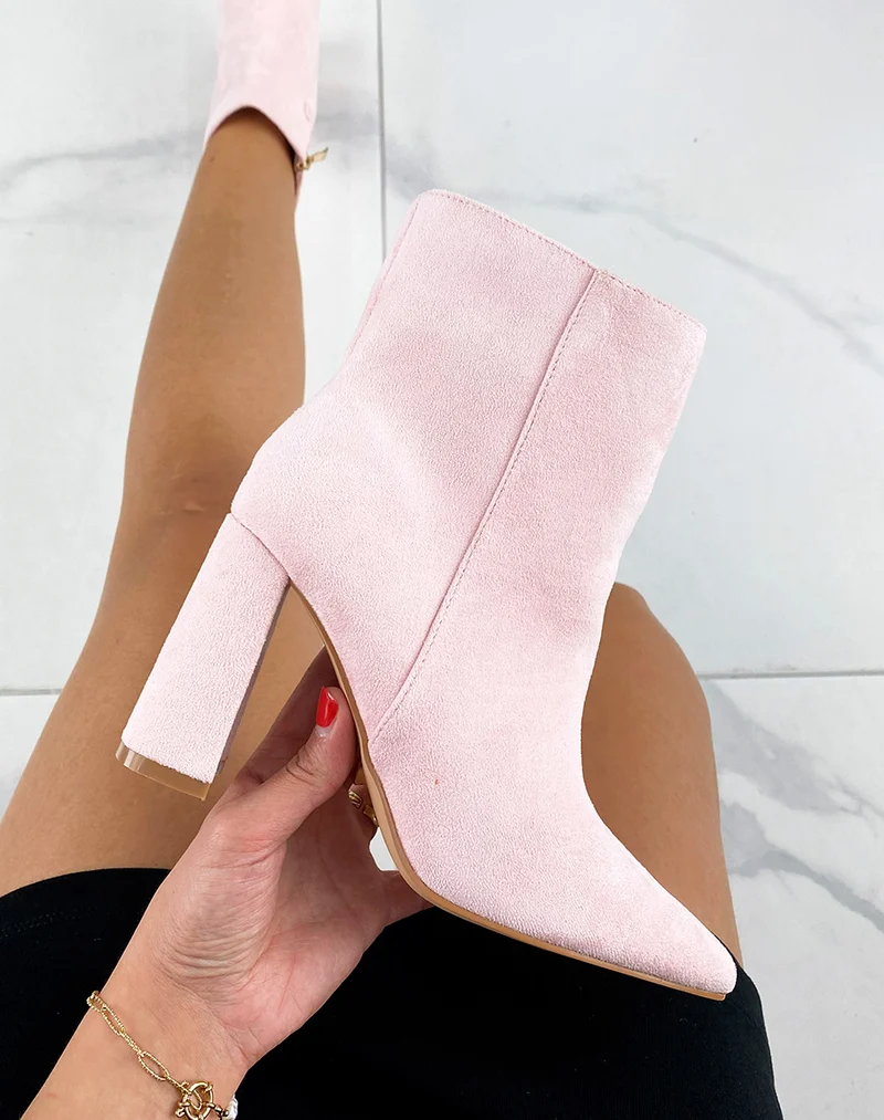 Bottines à talon en suédine rose à bout pointu