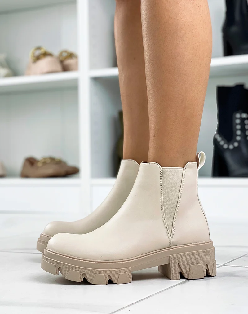 Bottines basses beige à semelles épaisses crantées