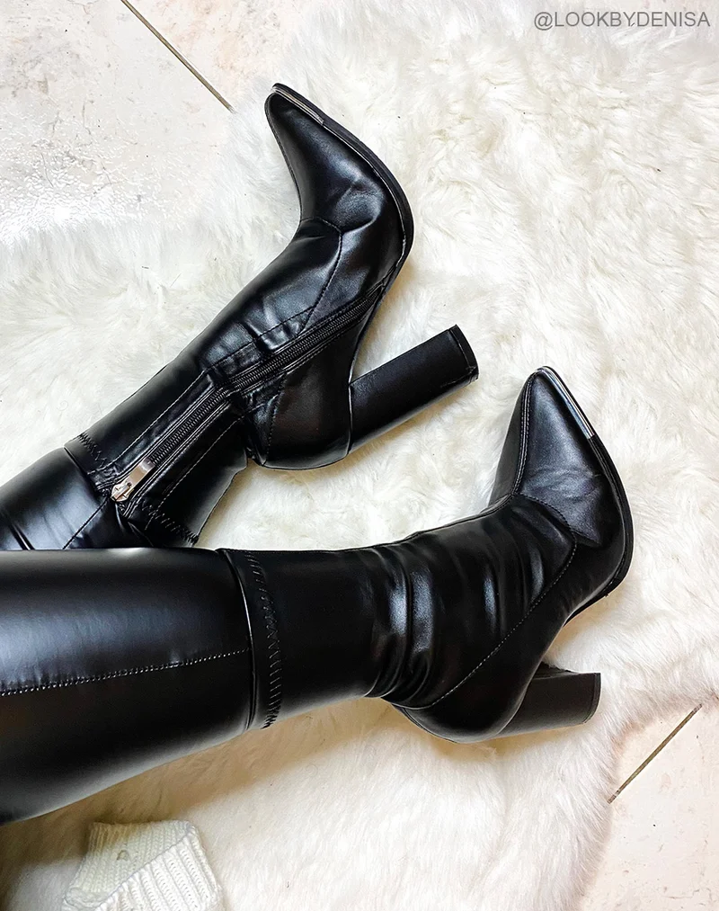 Bottines noires style chaussette à talon et bout pointu à détail argenté