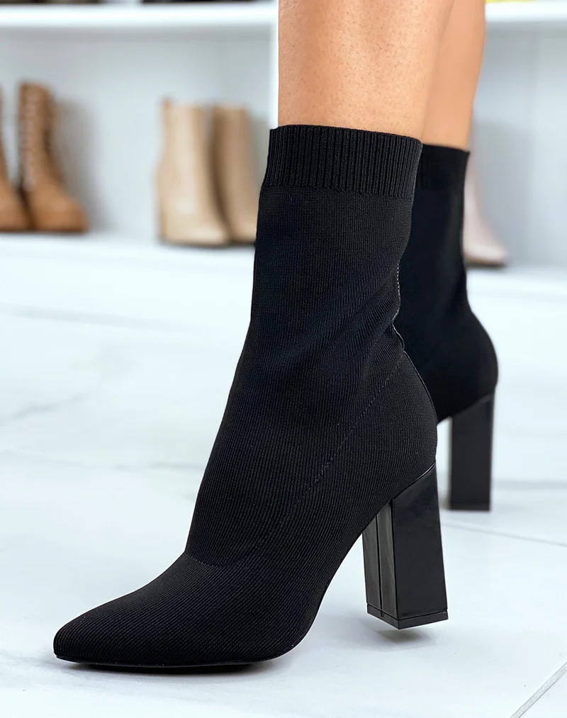 Bottines noires effet chaussette à talon haut et bout pointu