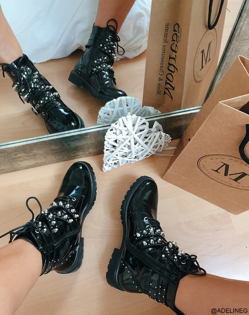 Bottines noires vernies montantes à lacets et multiples brides