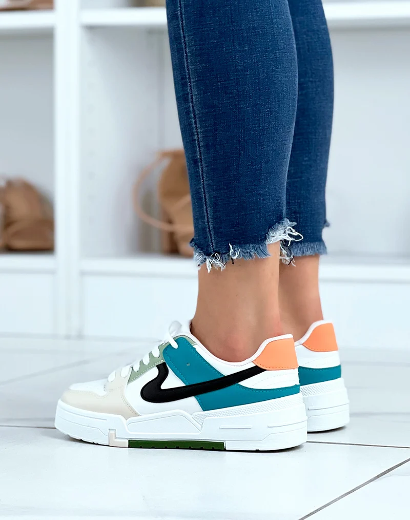 Baskets multicolores blanches beiges et bleus