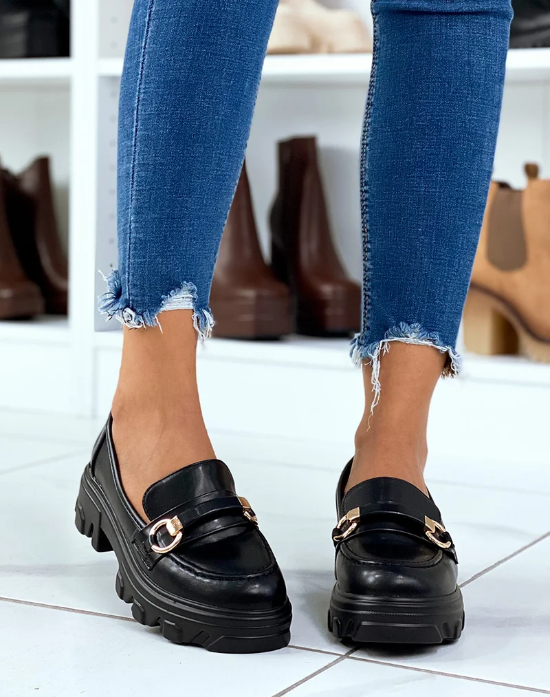 Mocassins noirs mates à détails dorés