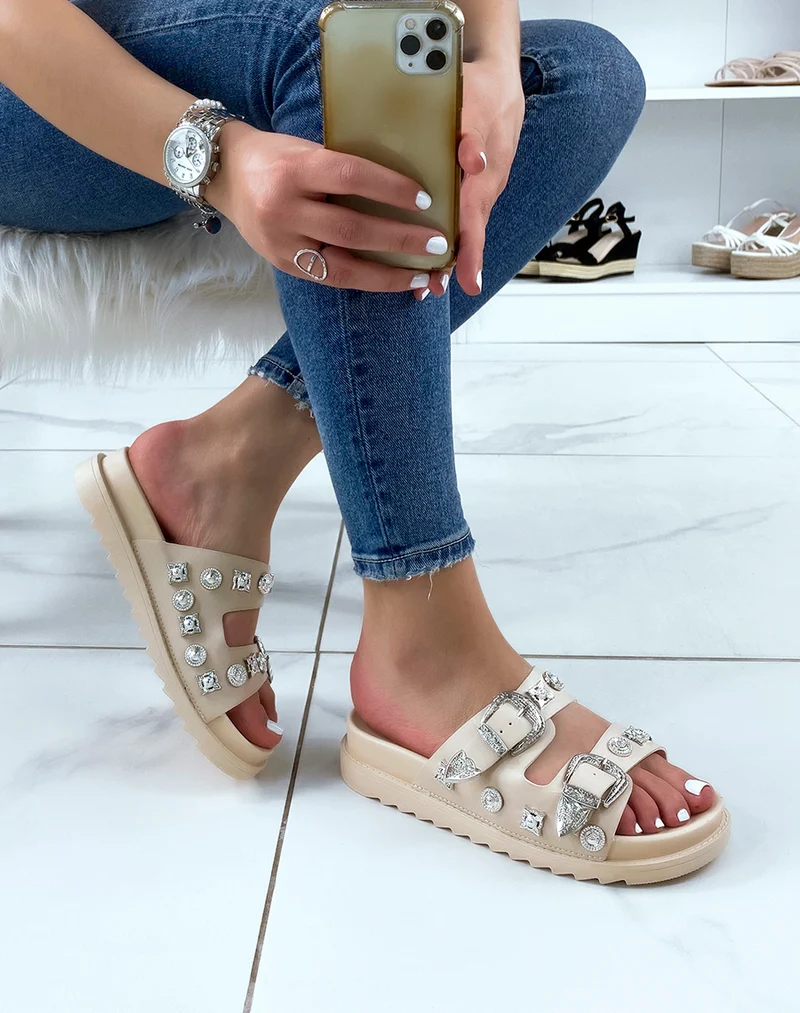 Mules beiges à double brides à bijoux argentés
