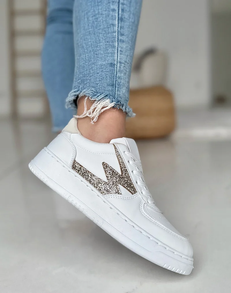 Baskets blanches à détails éclair dorés pailleté et empiècement beige