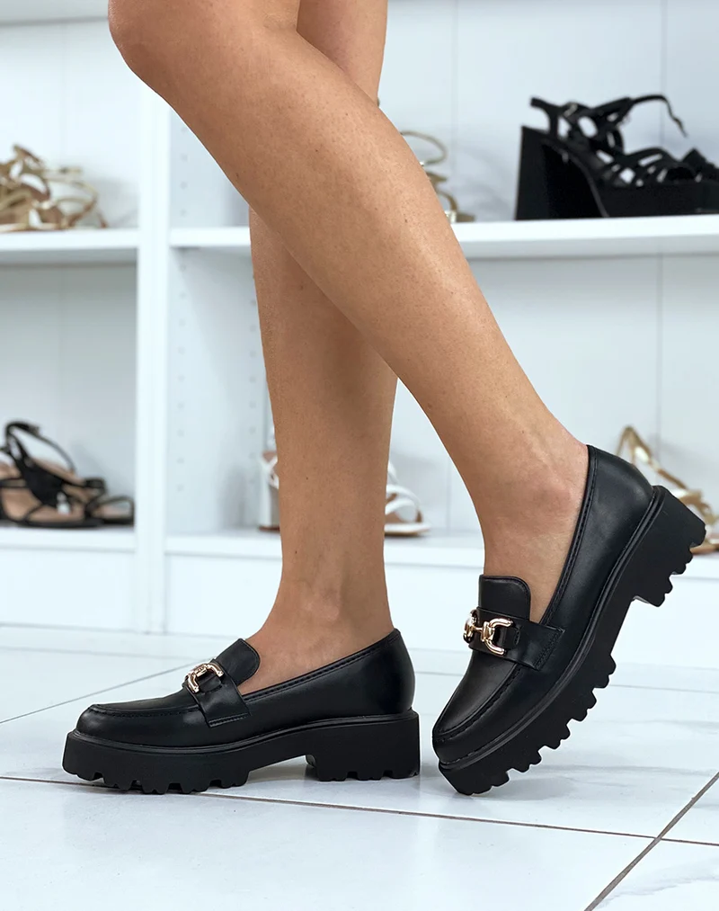 Mocassins noir à détails dorés et semelle crantée