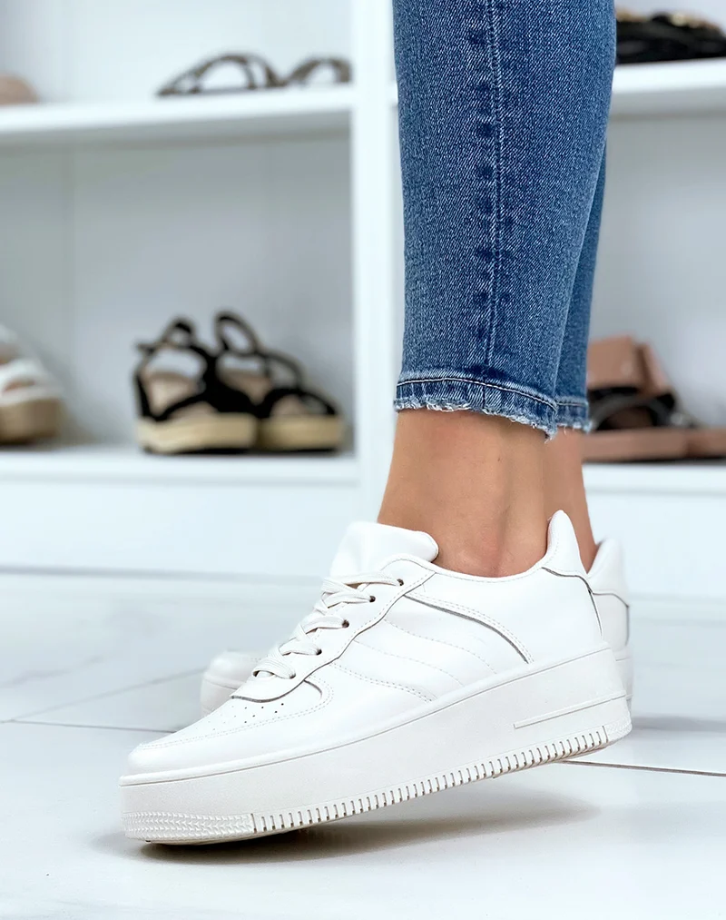 Baskets beiges à grosse plateforme