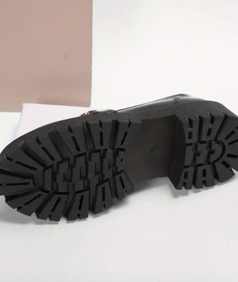 Mocassins En Cuir Verni Pour Femmes Avec Design De Cœur