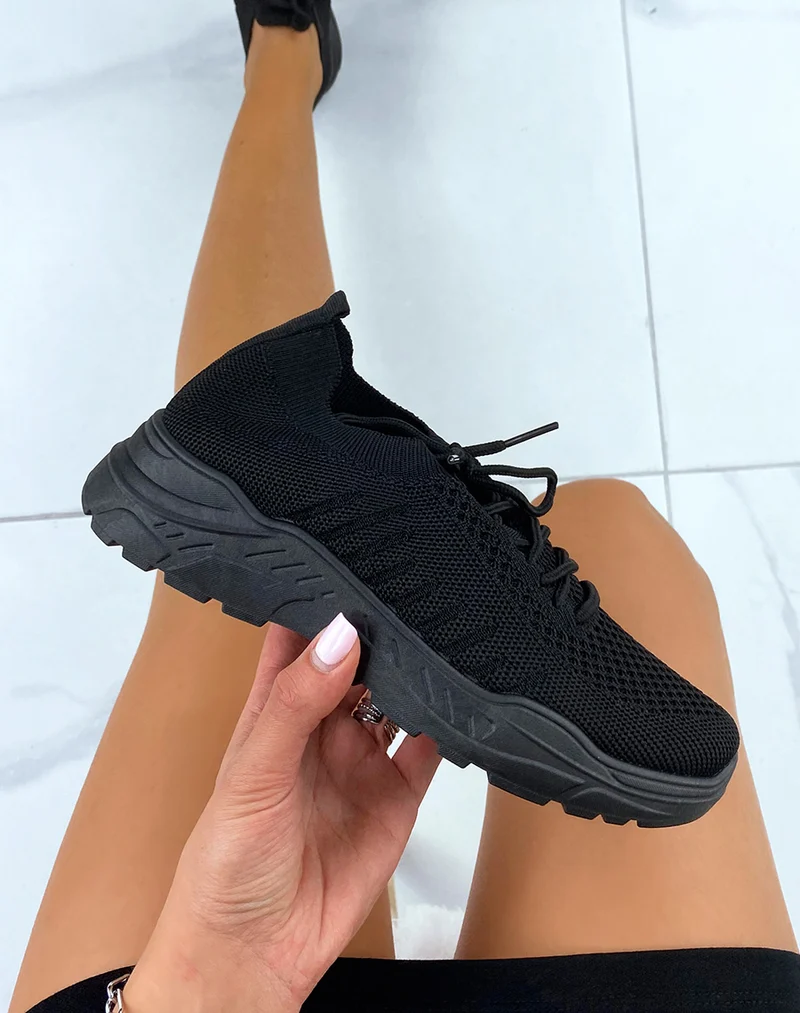 Baskets noires souples respirantes effet chaussettes