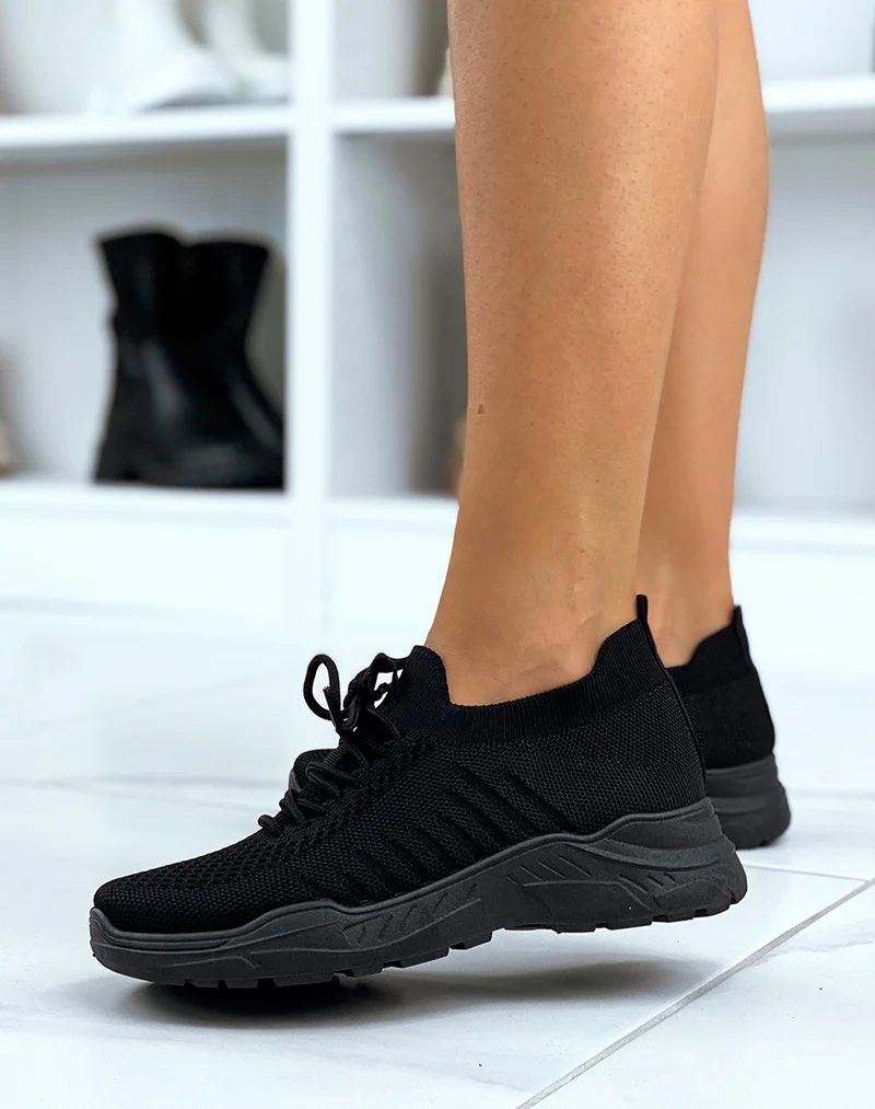 Baskets noires souples respirantes effet chaussettes