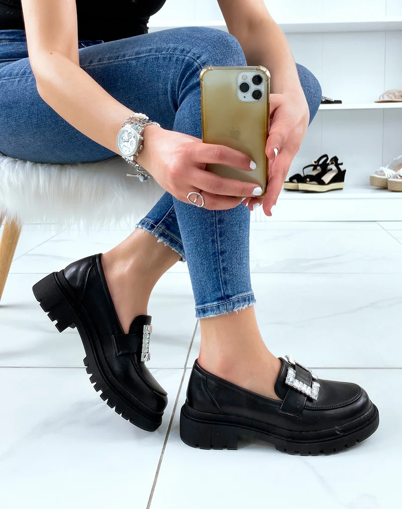 Mocassins noirs avec empiècement strass carré et semelle crantée