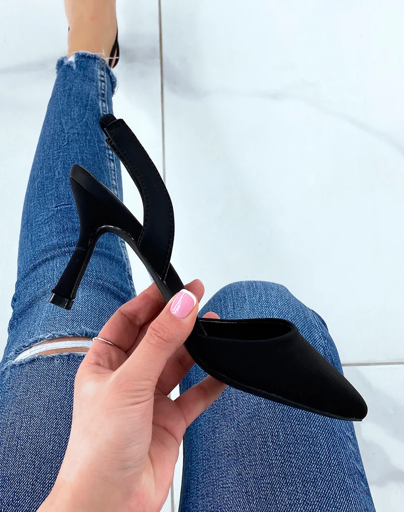 Escarpins noirs ouverts à talon aiguille