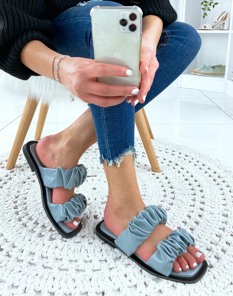 Sandales plates en simili cuir bleu