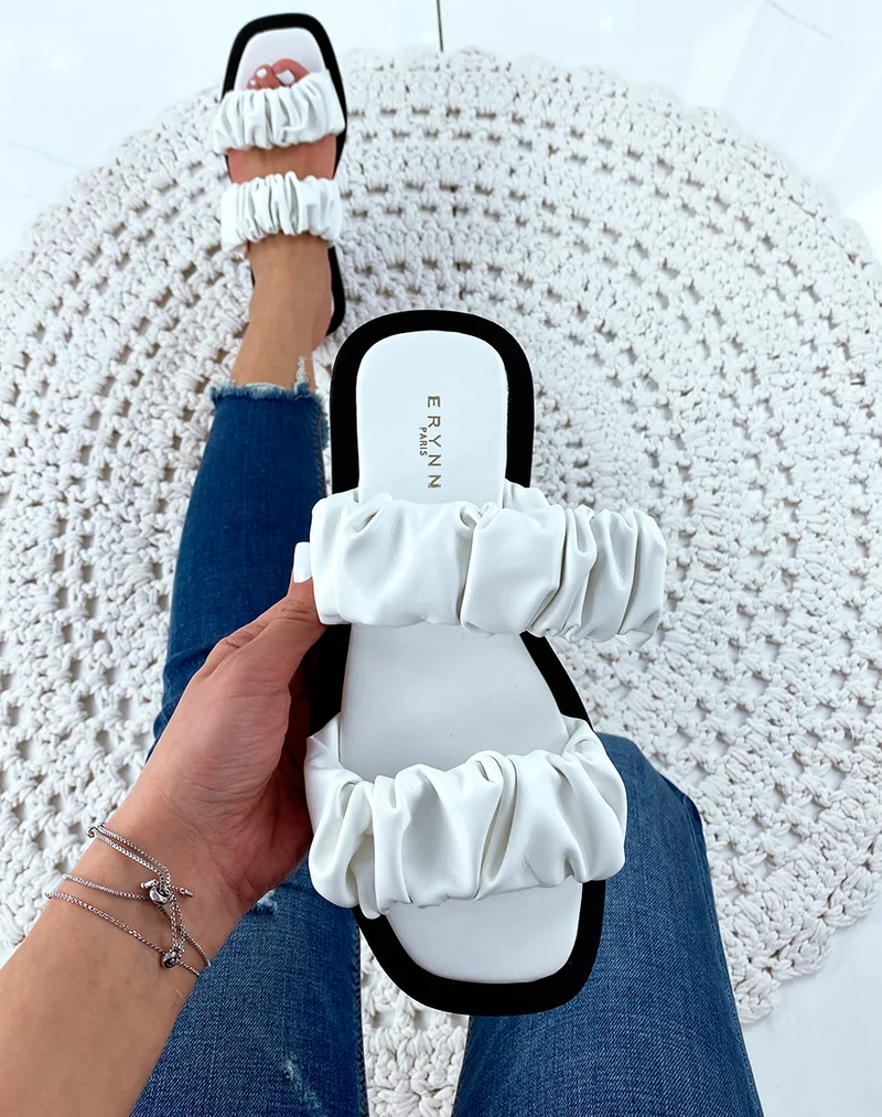 Sandales plates en simili cuir blanche