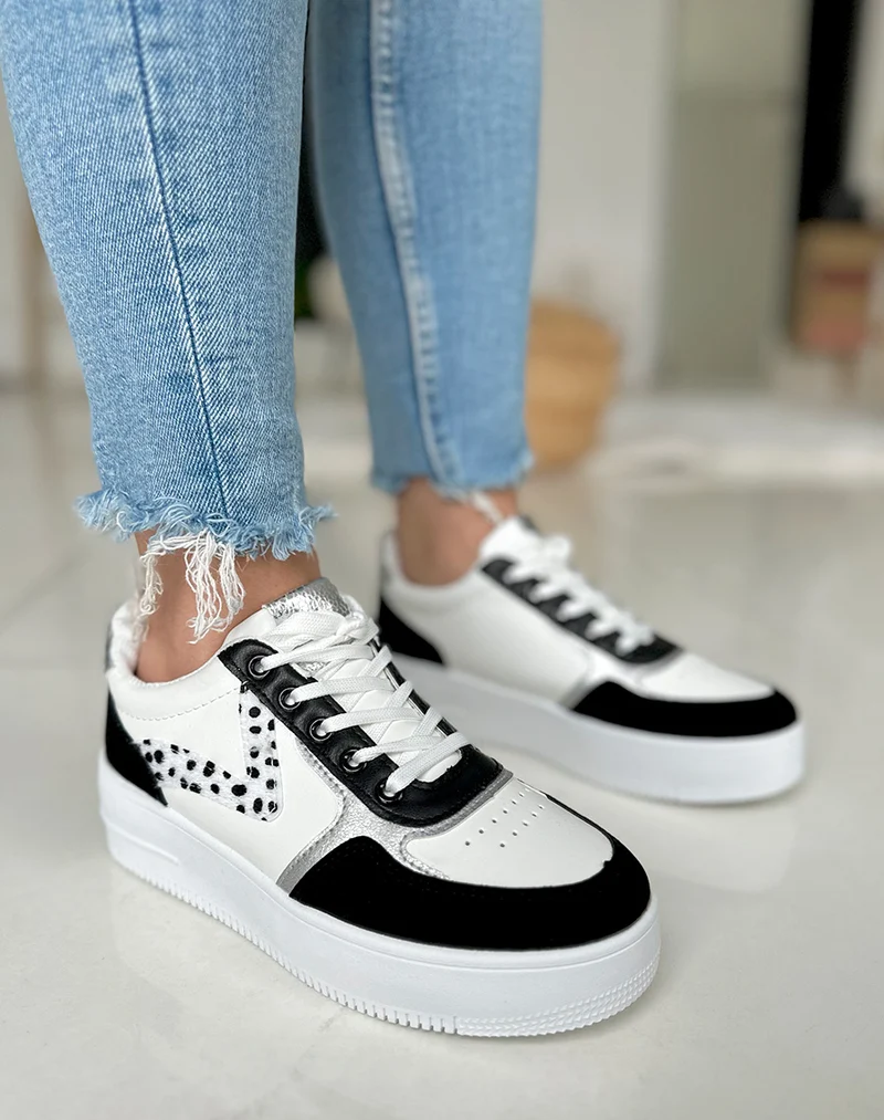 Baskets noires et blanches avec motifs dalmatien et détails argentés