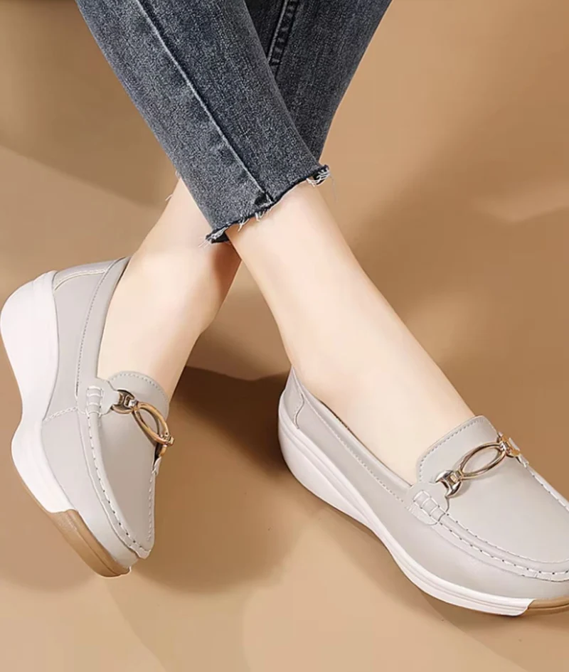 Mocassins Compensés Ajourés Et Détails Boucles Dorées Pour Femme