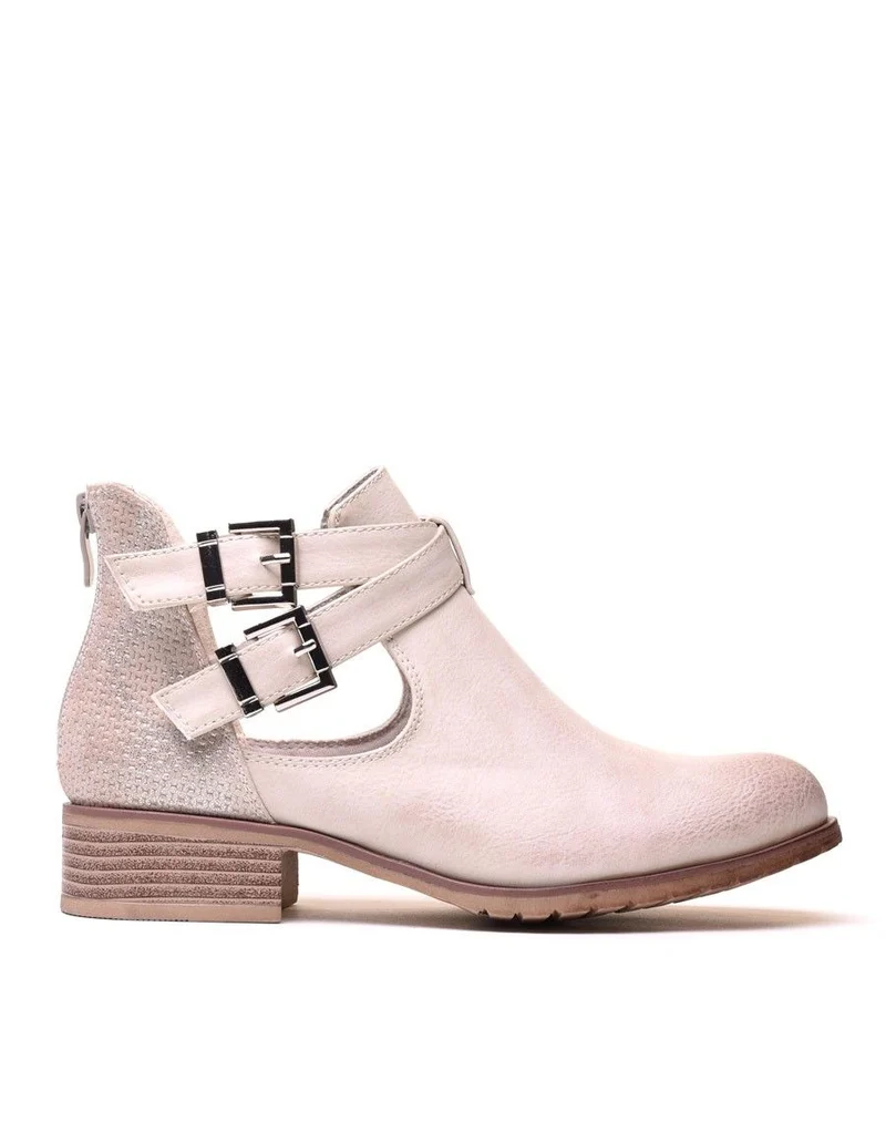 Bottines basses blanc cassé ajourées avec lanières