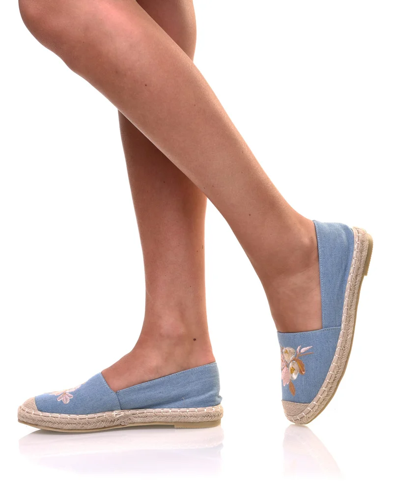 Espadrilles bleues brodées