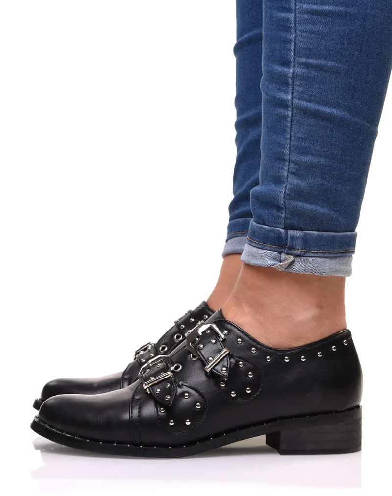 Derbies noires cloutées à boucles