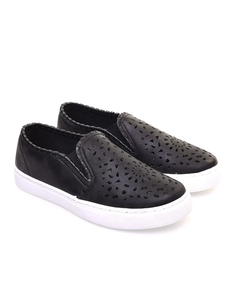 Slippers noirs à motifs ajourés