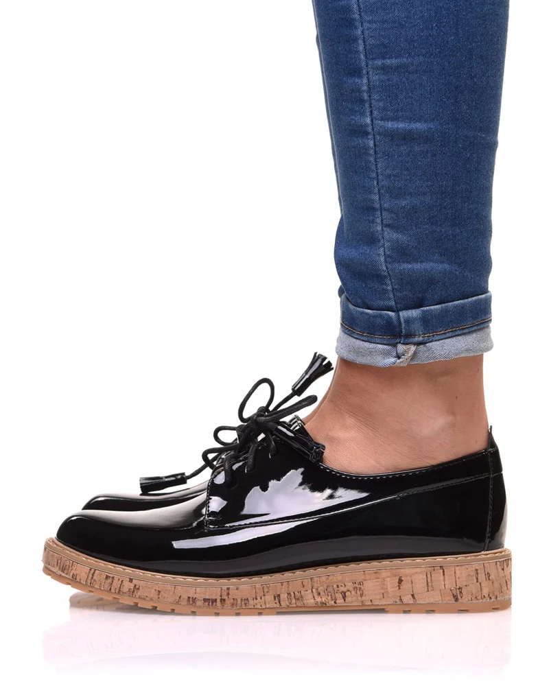 Derbies noires vernies à talon compensé