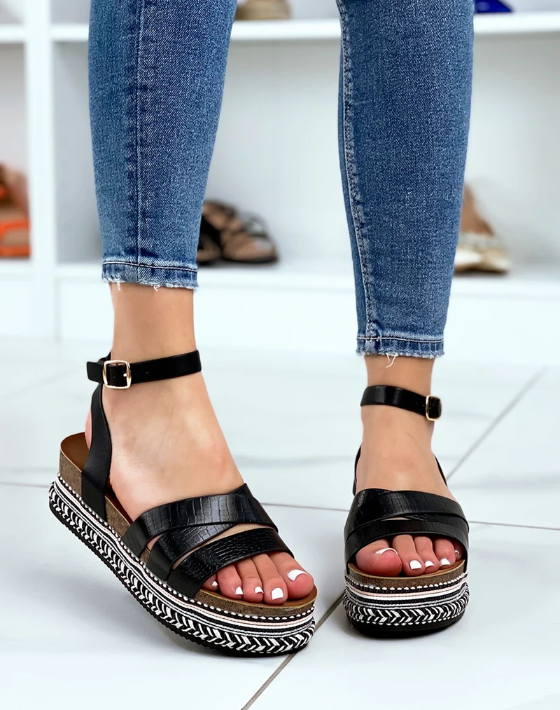 Sandales noires effet croco avec semelle épaisse et motifs aztèques