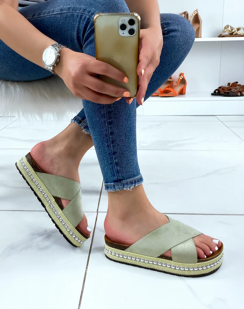 Mules en suédine vert à brides entrecroisées à plateforme