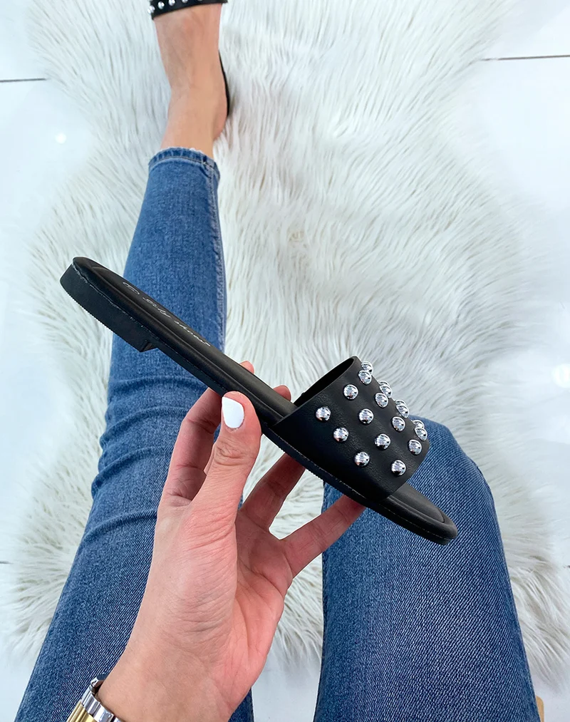 Mules plates noires cloutées