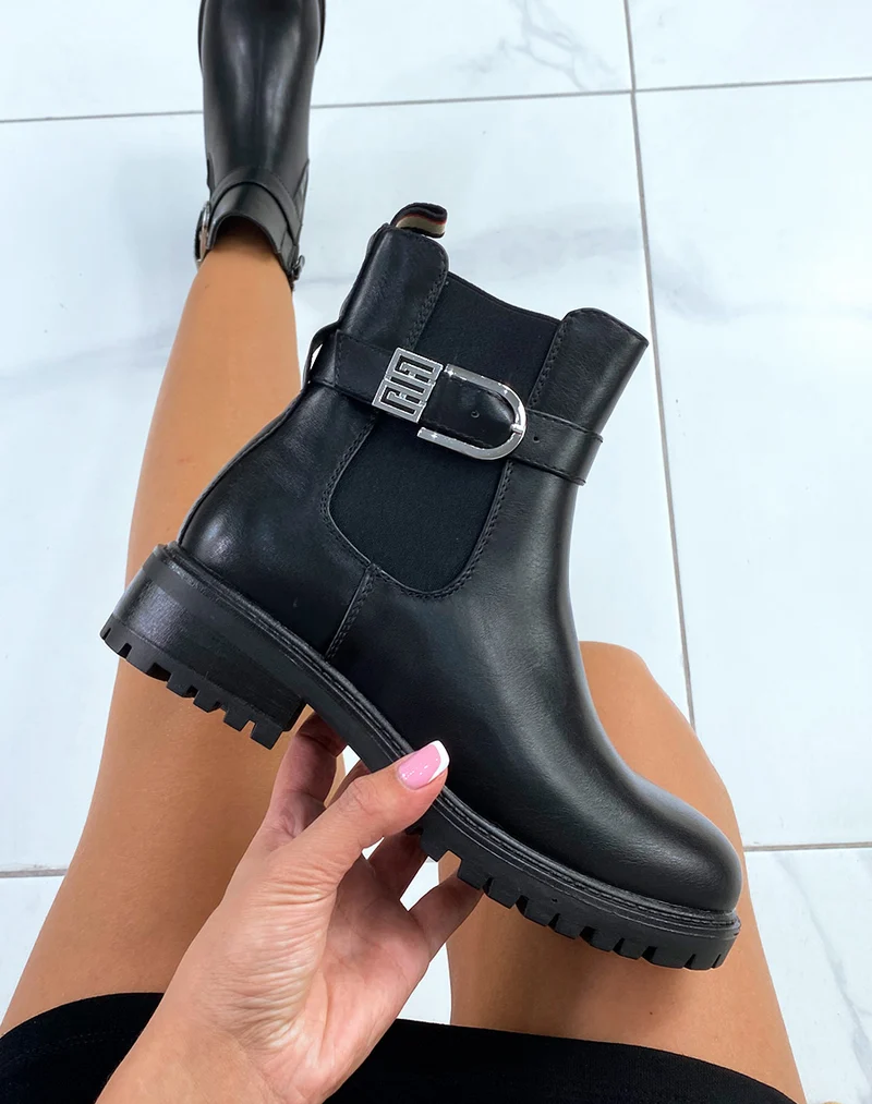Bottines noires style chelsea à lanière à détail argenté