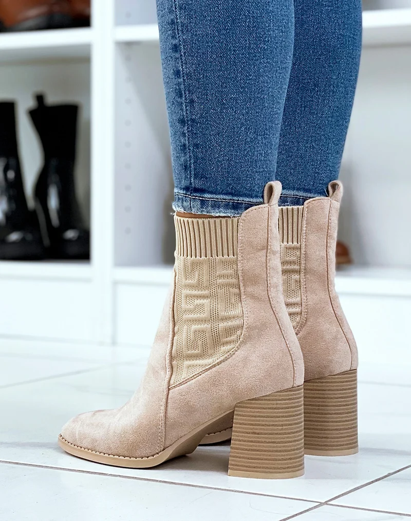 Bottines en suédine beige effet chaussette à talon