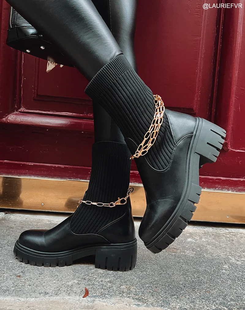 Bottines noires montantes effet chaussette à fines chaines dorées