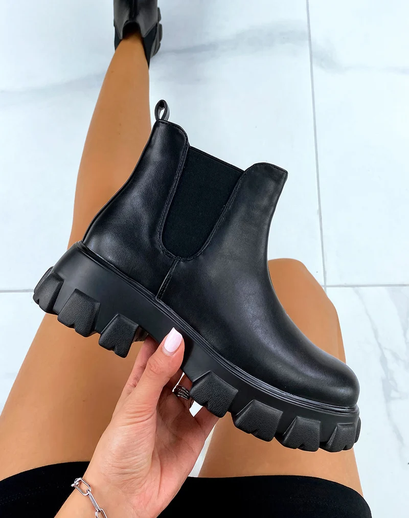 Bottines élastiques à semelles crantées noires