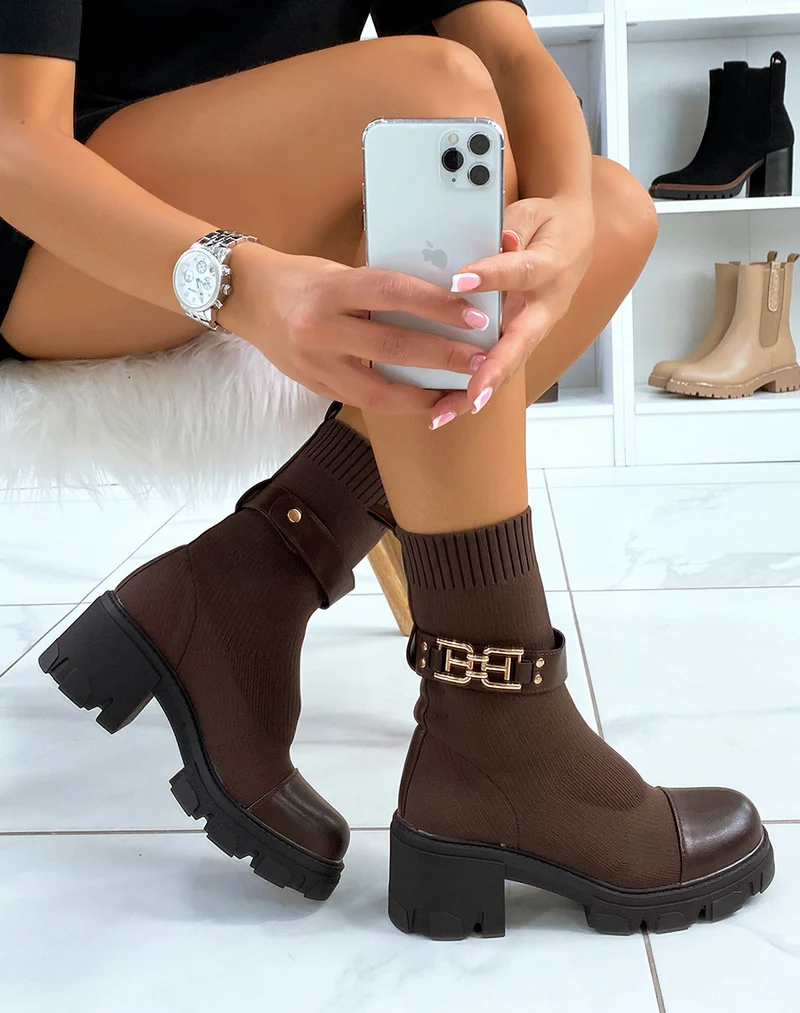 Bottines chocolats effet chaussette à détail doré