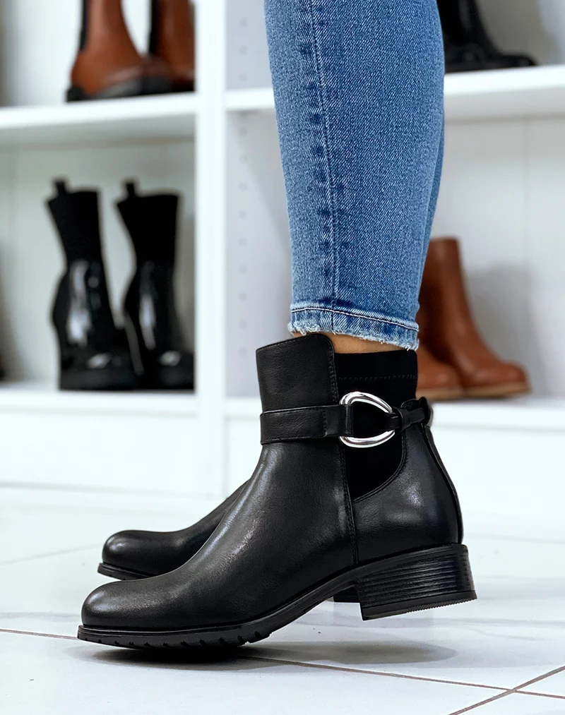 Bottines noires à lanière à anneau argenté