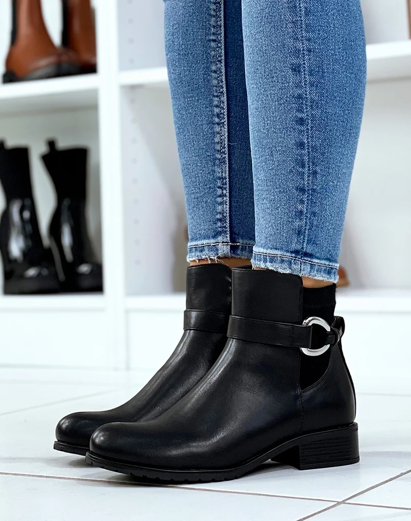 Bottines noires à lanière à anneau argenté