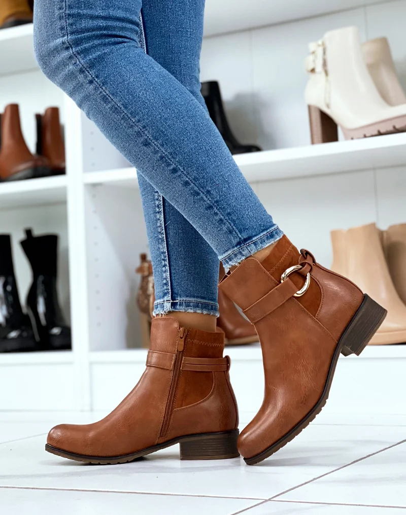Bottines camel à lanière à anneau doré