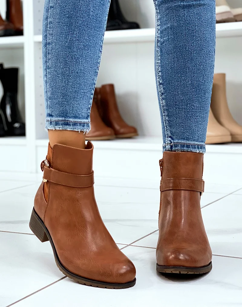 Bottines camel à lanière à anneau doré