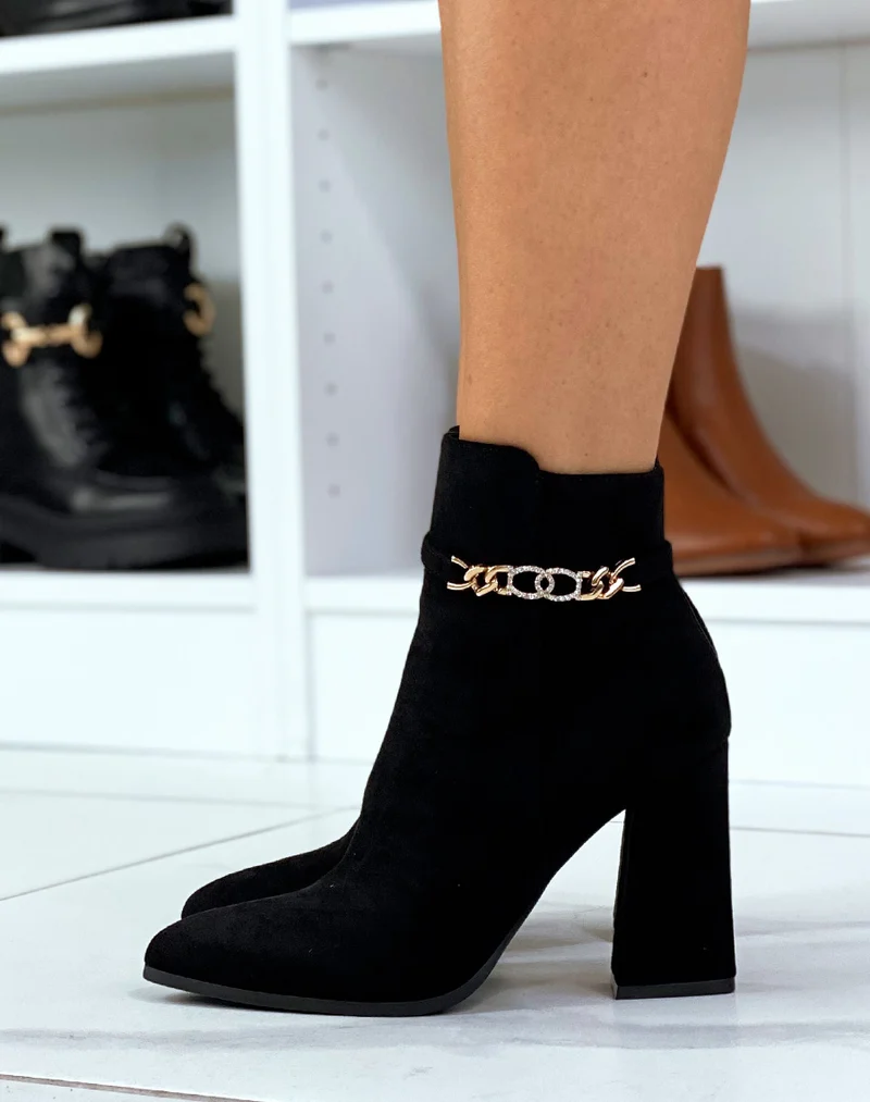 Bottines noires à talons carrés et détails en strass