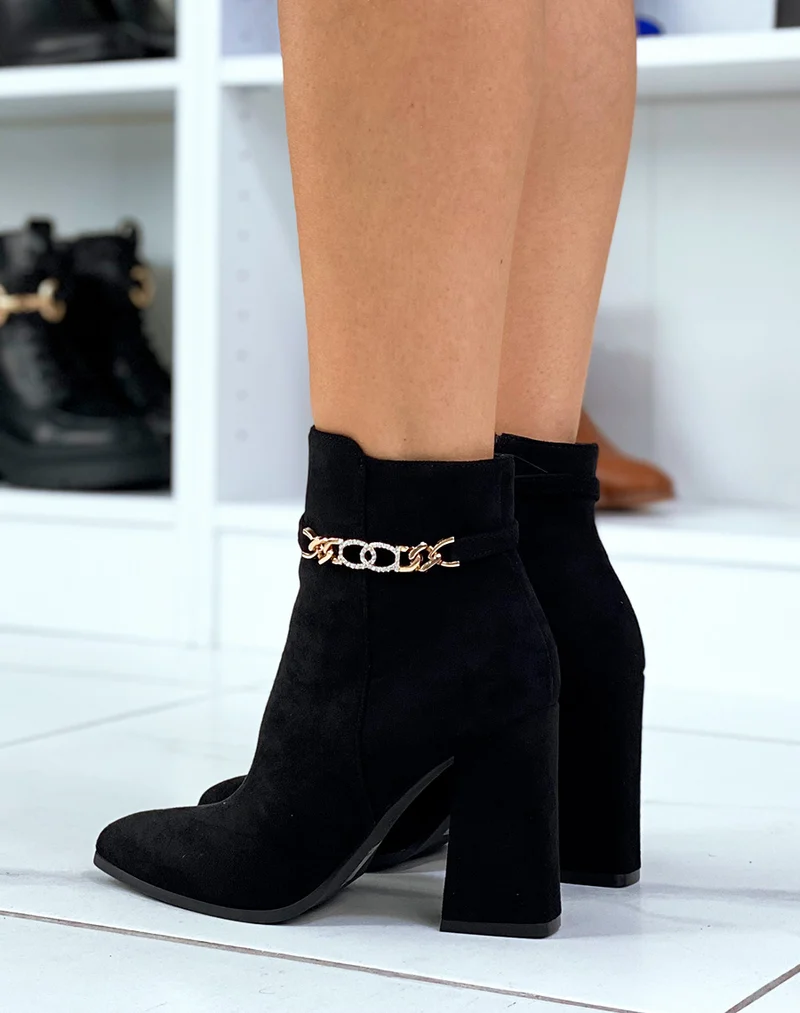 Bottines noires à talons carrés et détails en strass