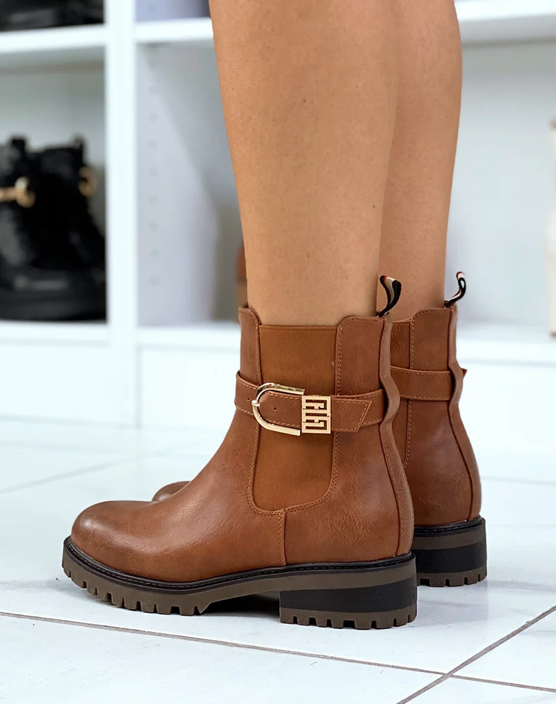 Bottines camel style chelsea à lanière à détail argenté