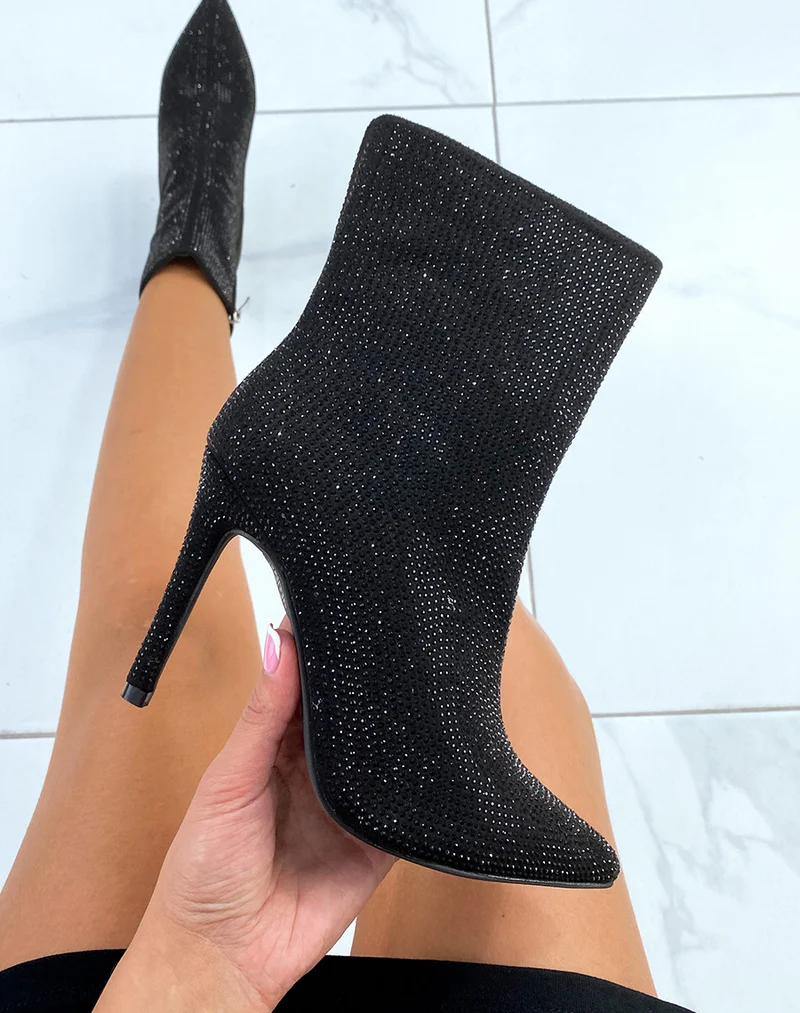 Bottines noires à strass à talon aiguille et bout pointu