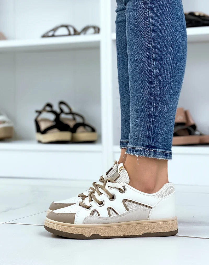 Baskets à empiècement nudes et double lacets beiges